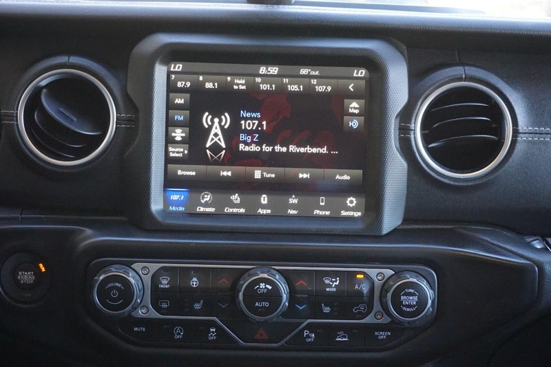 Jeep Wrangler Vehicle Full-screen Gallery Image 36