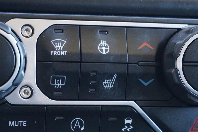 Jeep Wrangler Vehicle Full-screen Gallery Image 45