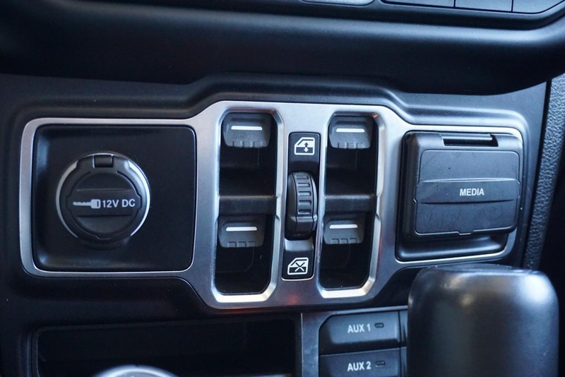 Jeep Wrangler Vehicle Full-screen Gallery Image 46