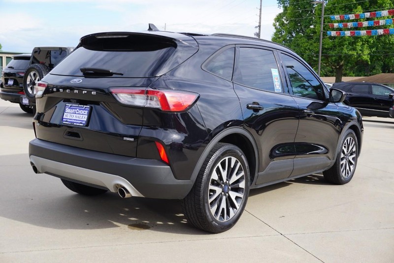 Ford Escape Vehicle Full-screen Gallery Image 03