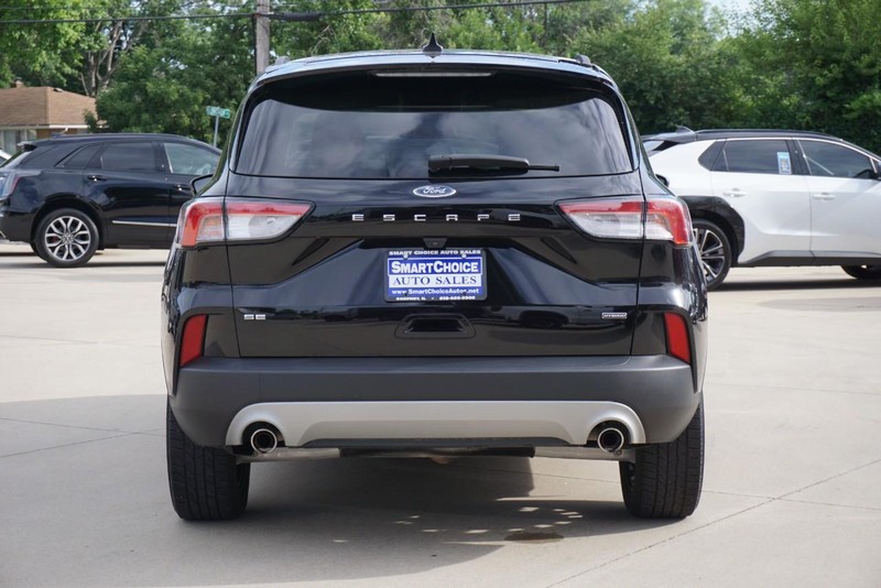 Ford Escape Vehicle Full-screen Gallery Image 04