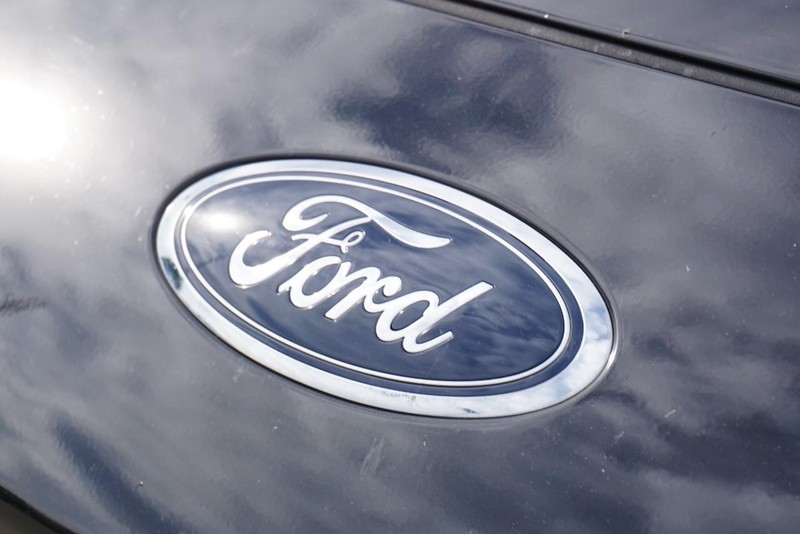 Ford Escape Vehicle Full-screen Gallery Image 11