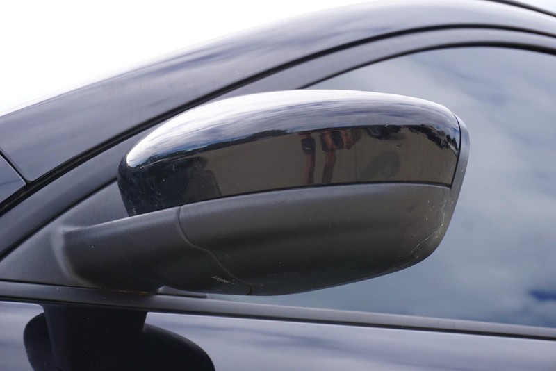 Ford Escape Vehicle Full-screen Gallery Image 12