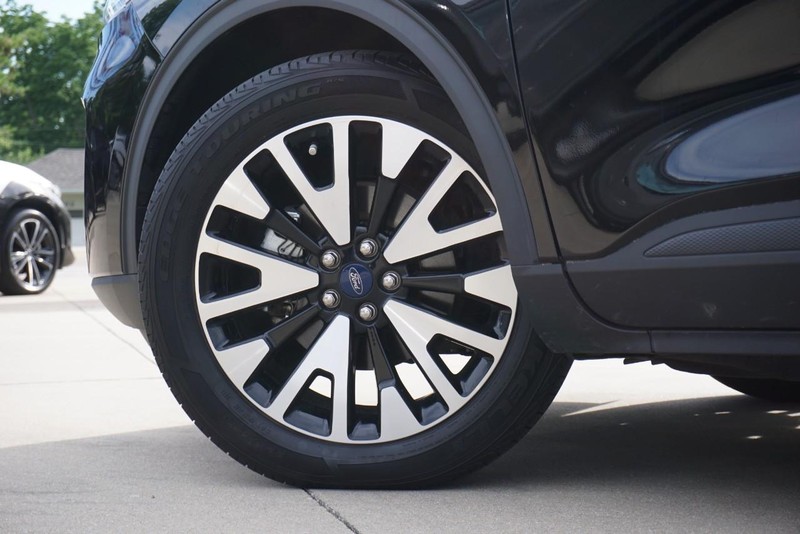 Ford Escape Vehicle Full-screen Gallery Image 14