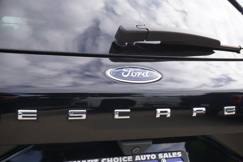 Ford Escape Vehicle Full-screen Gallery Image 18