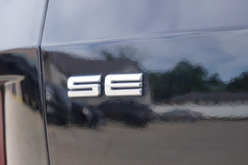 Ford Escape Vehicle Full-screen Gallery Image 19