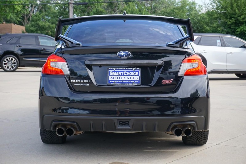 Subaru WRX STI Vehicle Full-screen Gallery Image 04