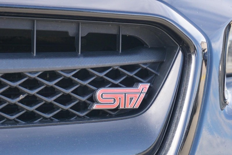 Subaru WRX STI Vehicle Full-screen Gallery Image 11