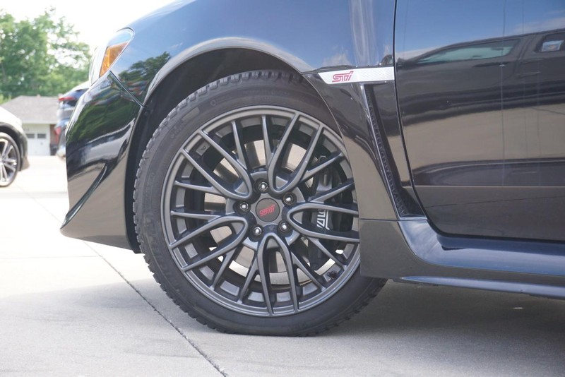 Subaru WRX STI Vehicle Full-screen Gallery Image 17