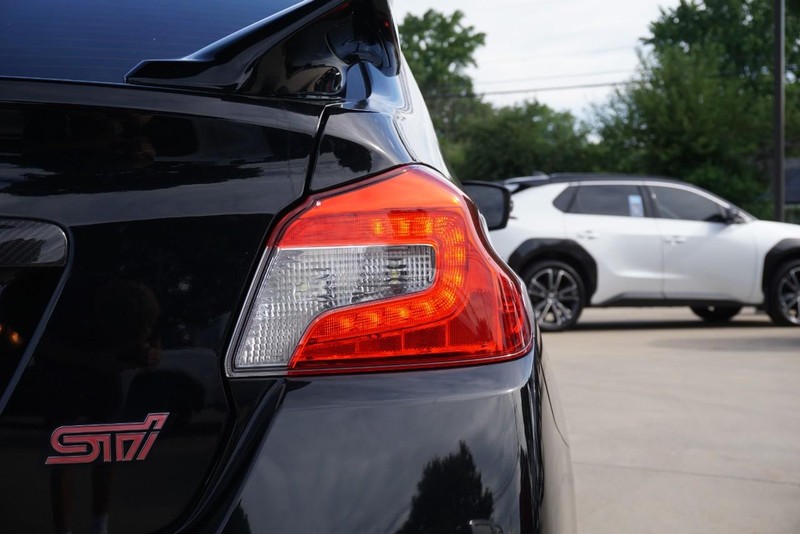 Subaru WRX STI Vehicle Full-screen Gallery Image 18