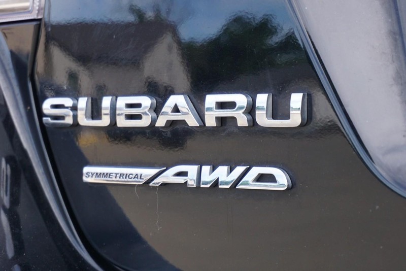 Subaru WRX STI Vehicle Full-screen Gallery Image 19
