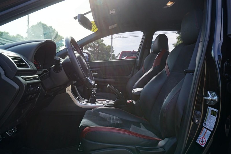 Subaru WRX STI Vehicle Full-screen Gallery Image 22