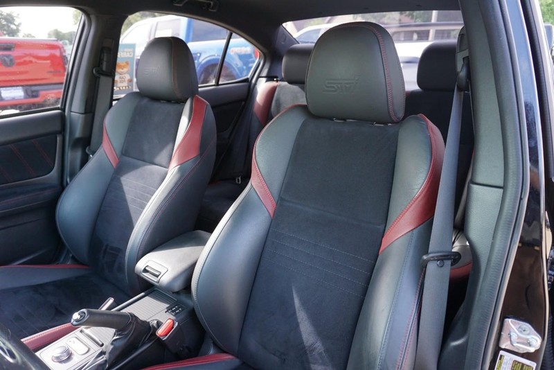 Subaru WRX STI Vehicle Full-screen Gallery Image 23