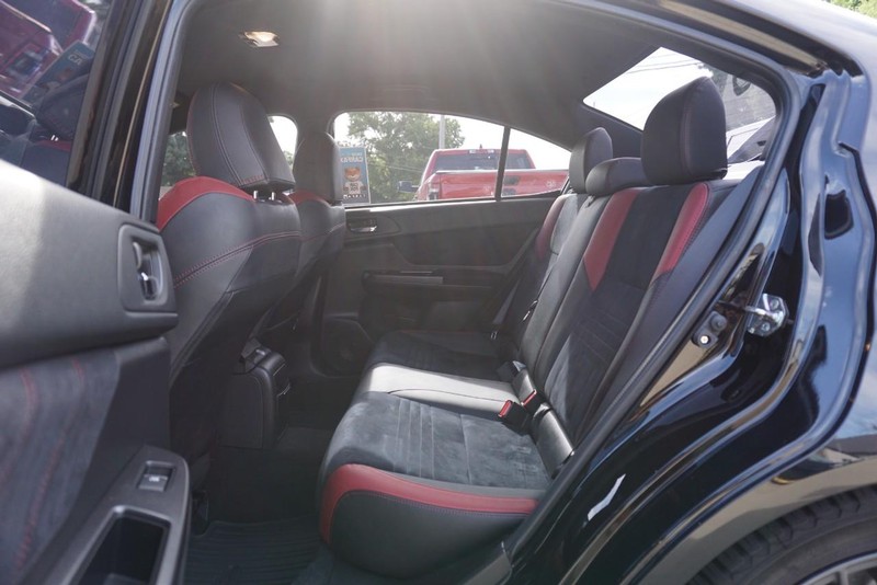 Subaru WRX STI Vehicle Full-screen Gallery Image 25