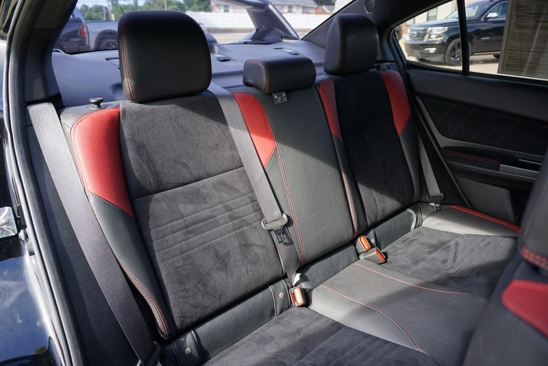 Subaru WRX STI Vehicle Full-screen Gallery Image 28
