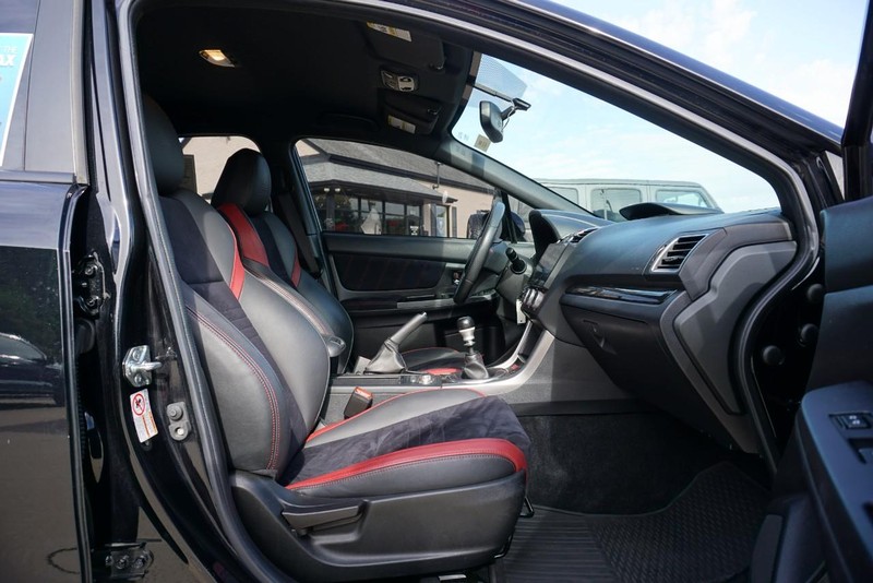 Subaru WRX STI Vehicle Full-screen Gallery Image 29