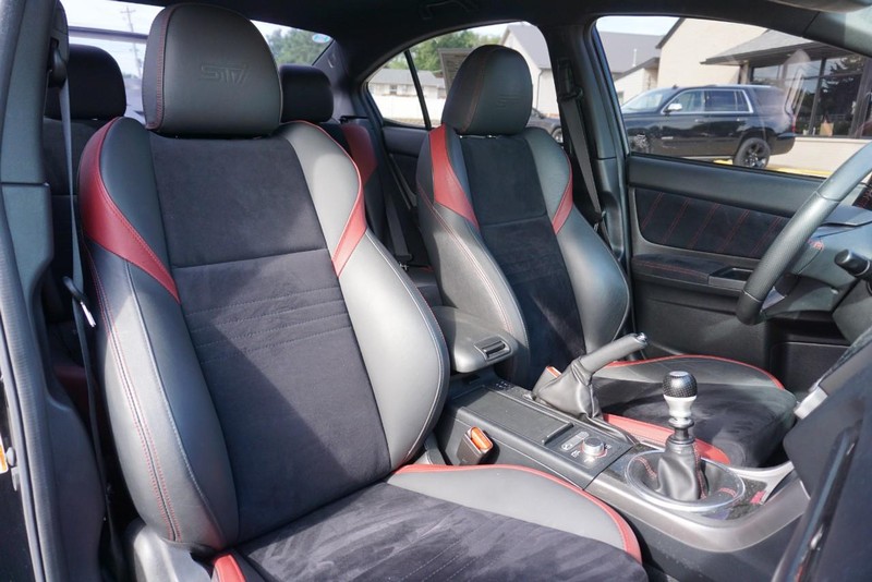 Subaru WRX STI Vehicle Full-screen Gallery Image 30