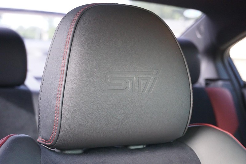 Subaru WRX STI Vehicle Full-screen Gallery Image 31
