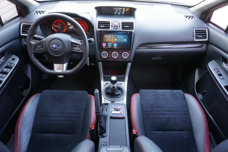Subaru WRX STI Vehicle Full-screen Gallery Image 32
