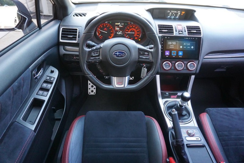 Subaru WRX STI Vehicle Full-screen Gallery Image 36