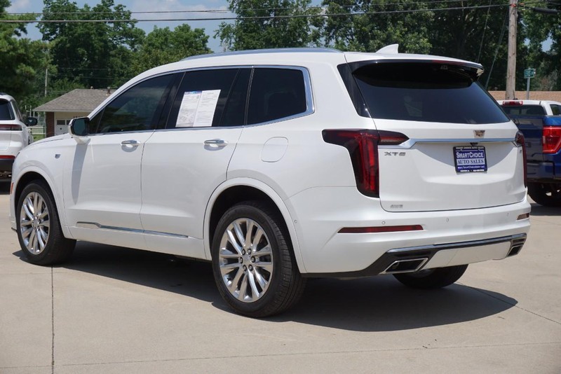 Cadillac XT6 Vehicle Full-screen Gallery Image 05