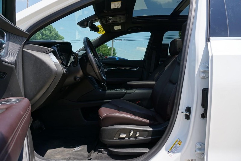 Cadillac XT6 Vehicle Full-screen Gallery Image 24