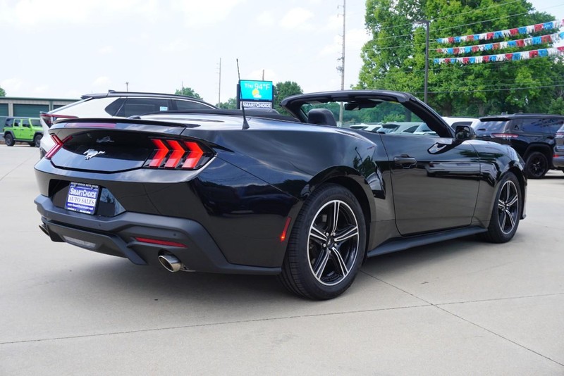 Ford Mustang Vehicle Full-screen Gallery Image 04