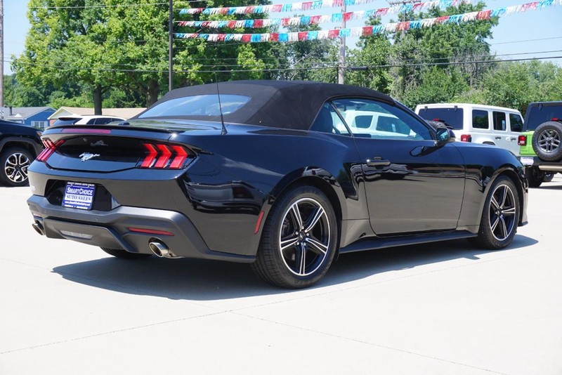 Ford Mustang Vehicle Full-screen Gallery Image 05