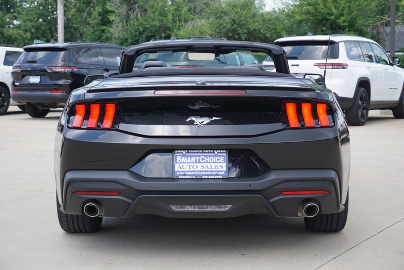 Ford Mustang Vehicle Full-screen Gallery Image 06