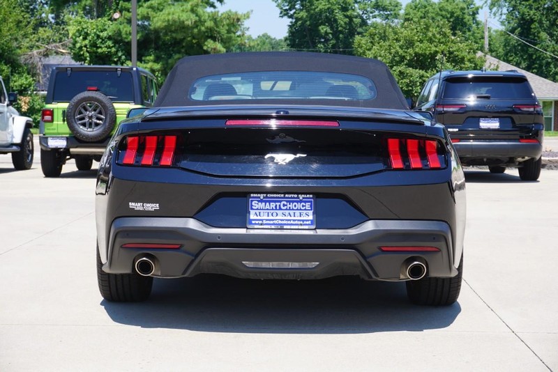 Ford Mustang Vehicle Full-screen Gallery Image 07