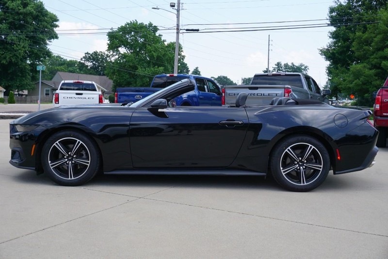 Ford Mustang Vehicle Full-screen Gallery Image 10