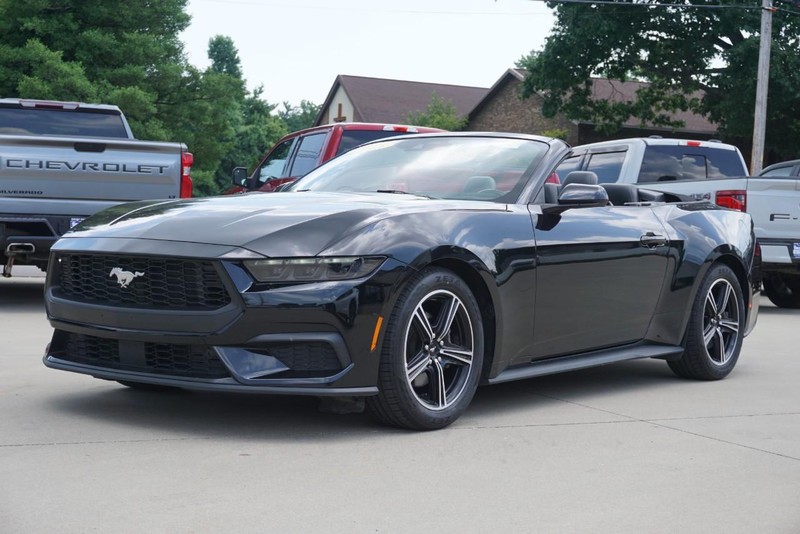Ford Mustang Vehicle Full-screen Gallery Image 12
