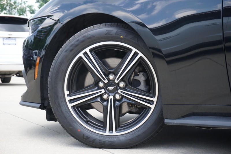Ford Mustang Vehicle Full-screen Gallery Image 20