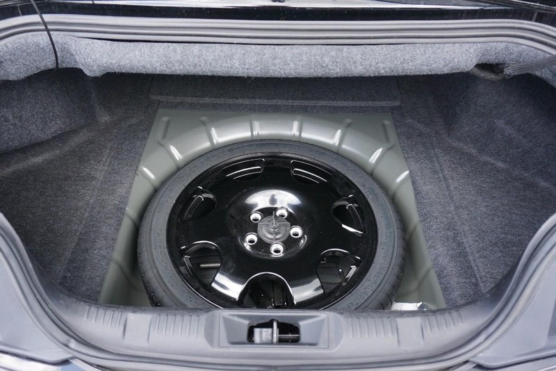Ford Mustang Vehicle Full-screen Gallery Image 24