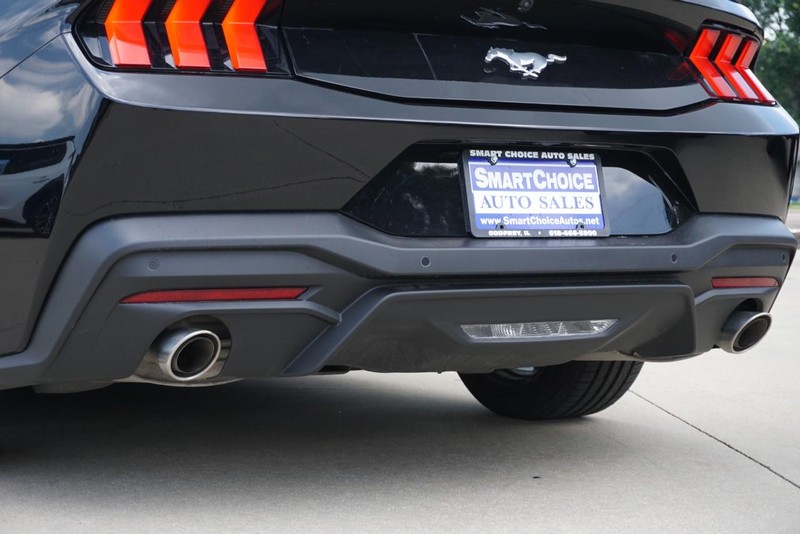 Ford Mustang Vehicle Full-screen Gallery Image 25