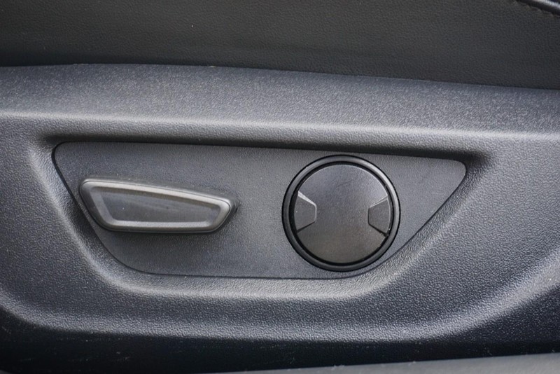 Ford Mustang Vehicle Full-screen Gallery Image 27