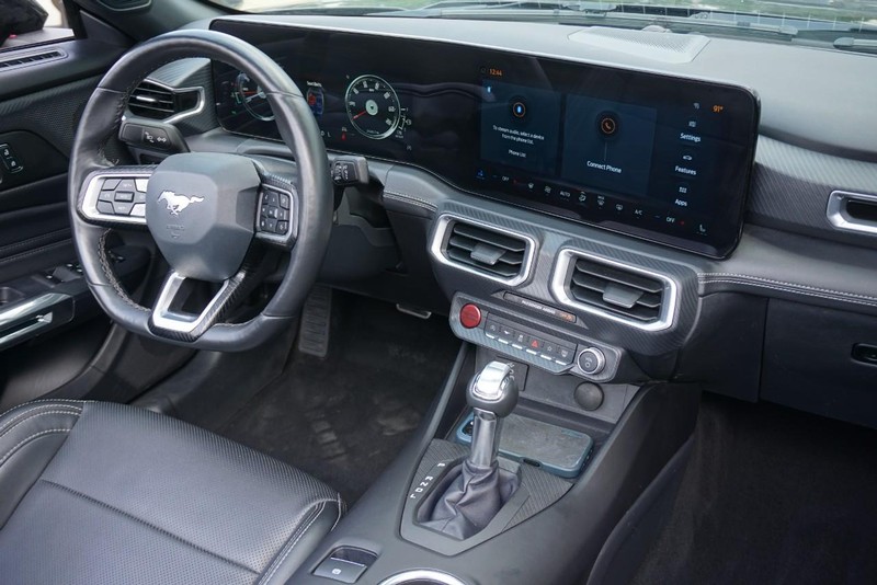 Ford Mustang Vehicle Full-screen Gallery Image 35
