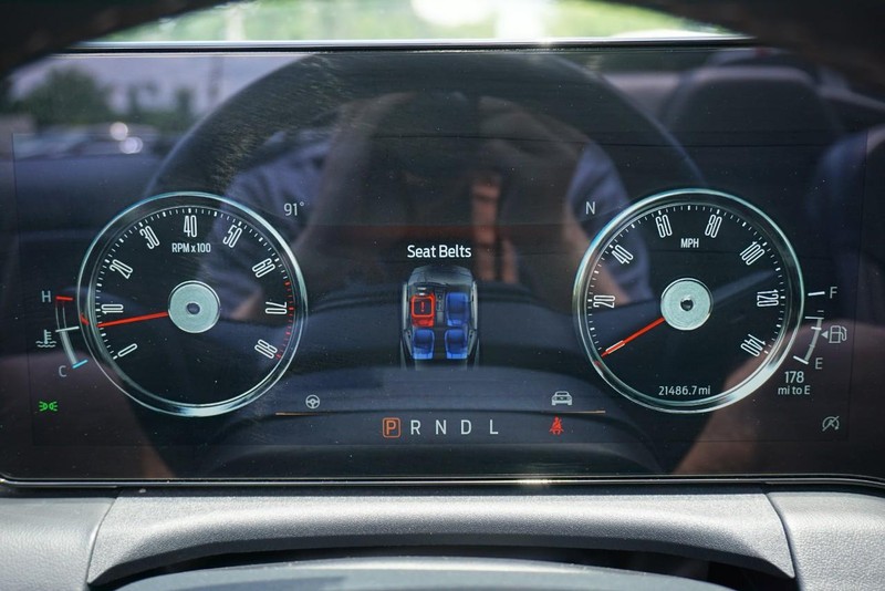 Ford Mustang Vehicle Full-screen Gallery Image 38