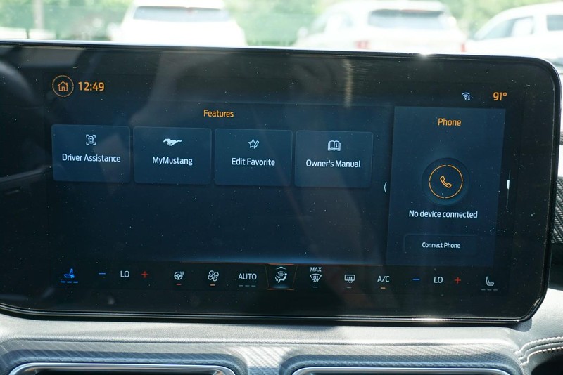 Ford Mustang Vehicle Full-screen Gallery Image 47