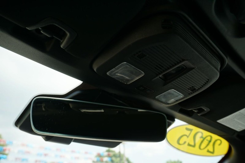 Ford Mustang Vehicle Full-screen Gallery Image 49