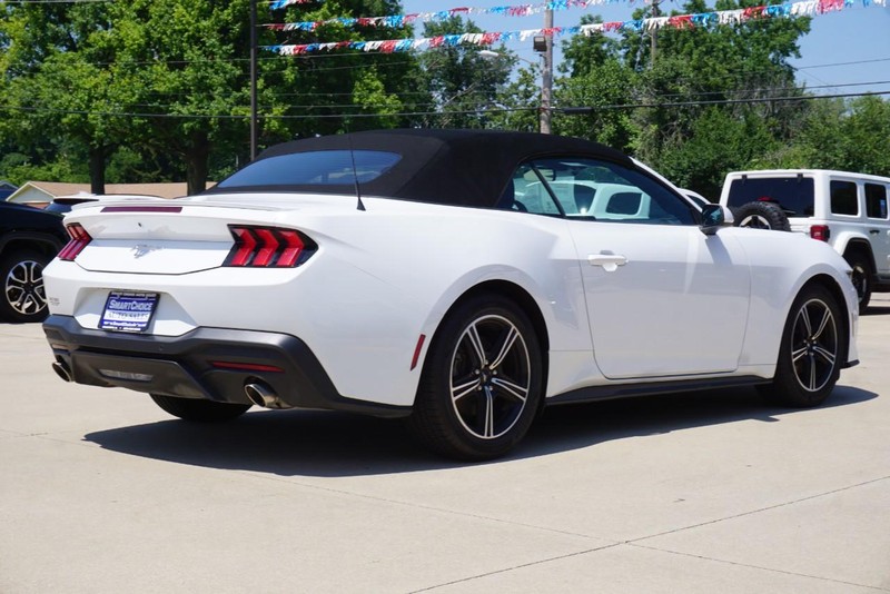 Ford Mustang Vehicle Full-screen Gallery Image 05