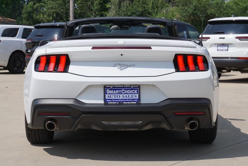 Ford Mustang Vehicle Full-screen Gallery Image 06