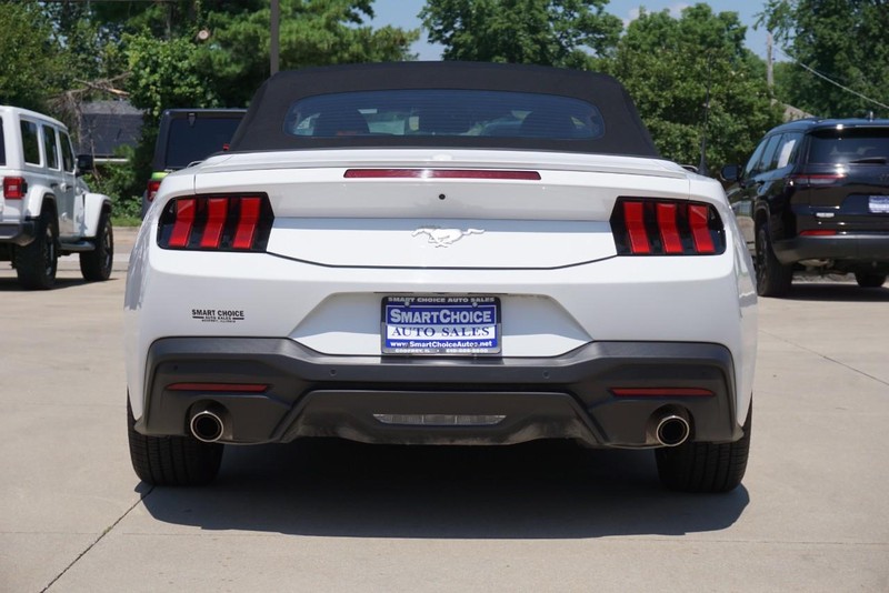 Ford Mustang Vehicle Full-screen Gallery Image 07