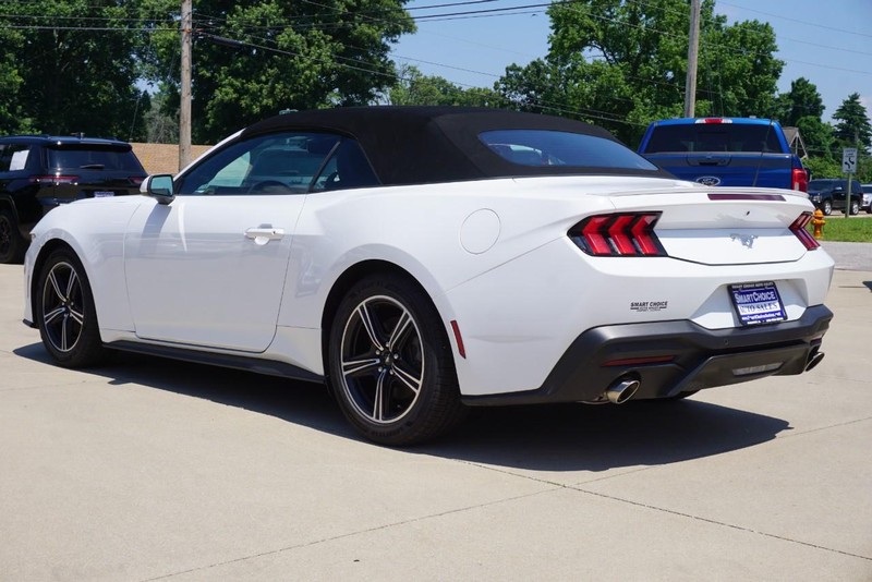Ford Mustang Vehicle Full-screen Gallery Image 09