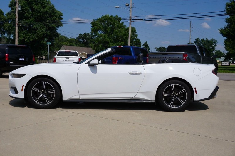 Ford Mustang Vehicle Full-screen Gallery Image 10