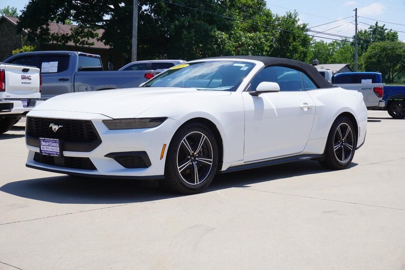 Ford Mustang Vehicle Full-screen Gallery Image 13