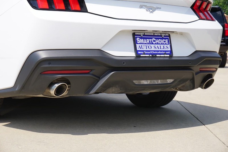 Ford Mustang Vehicle Full-screen Gallery Image 25