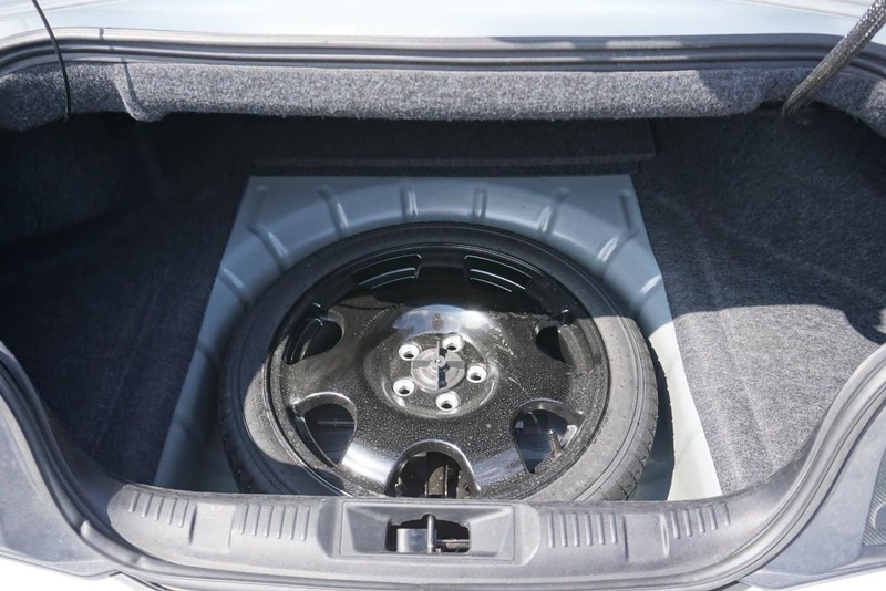 Ford Mustang Vehicle Full-screen Gallery Image 26
