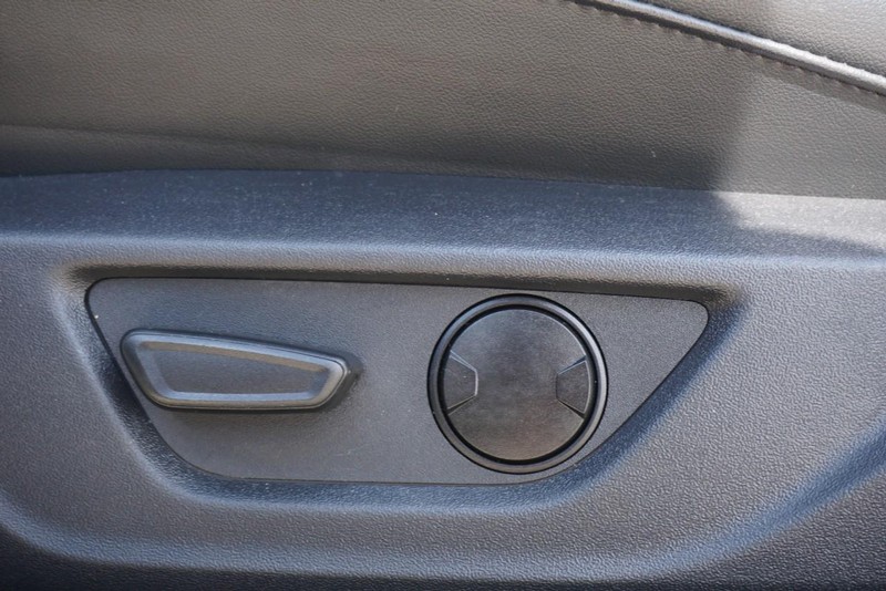 Ford Mustang Vehicle Full-screen Gallery Image 28