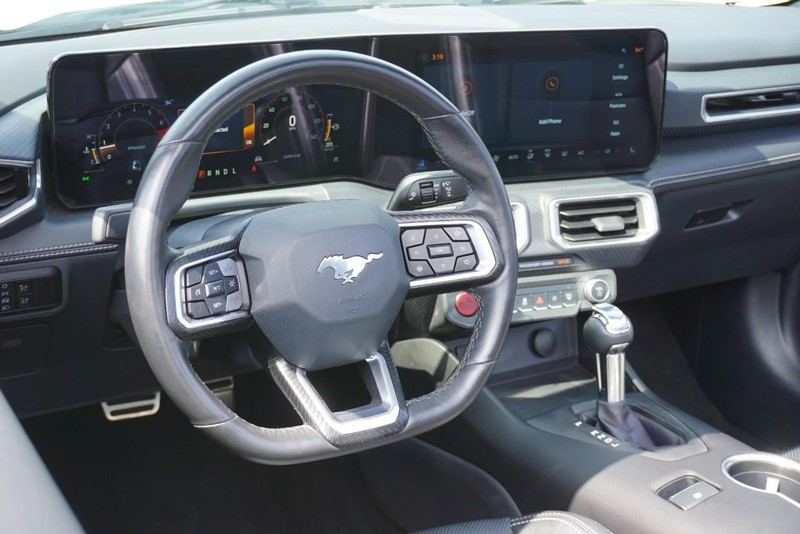 Ford Mustang Vehicle Full-screen Gallery Image 34
